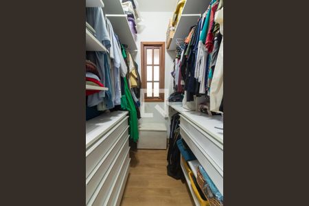 Casa para alugar com 300m², 4 quartos e 6 vagas Casa para alugar com 300m², 4 quartos e 6 vagasCloset da suíte