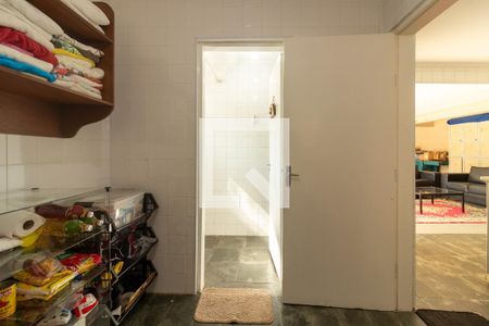 Casa para alugar com 300m², 4 quartos e 6 vagas Casa para alugar com 300m², 4 quartos e 6 vagasQuarto de Serviço