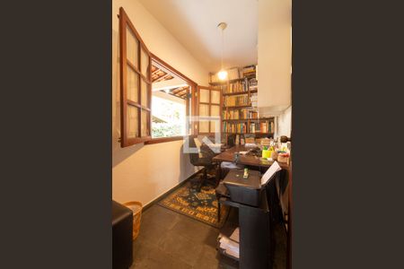 Casa para alugar com 300m², 4 quartos e 6 vagas Casa para alugar com 300m², 4 quartos e 6 vagasEscritório