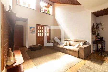 Casa para alugar com 300m², 4 quartos e 6 vagas Casa para alugar com 300m², 4 quartos e 6 vagasSala de TV