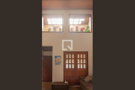 Casa para alugar com 300m², 4 quartos e 6 vagas Casa para alugar com 300m², 4 quartos e 6 vagasSala