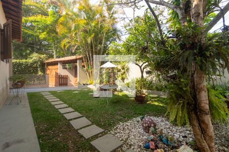 Casa para alugar com 300m², 4 quartos e 6 vagas Casa para alugar com 300m², 4 quartos e 6 vagasQuintal