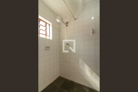 Casa para alugar com 300m², 4 quartos e 6 vagas Casa para alugar com 300m², 4 quartos e 6 vagasBanheiro de serviço