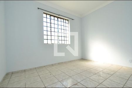 Quarto2 de casa à venda com 3 quartos, 200m² em Santa Efigênia, Belo Horizonte