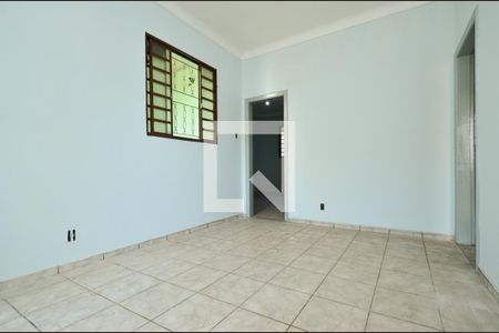 Sala de casa à venda com 3 quartos, 200m² em Santa Efigênia, Belo Horizonte