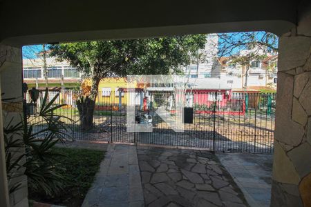 Vista da Sala de casa à venda com 4 quartos, 282m² em Nonoai, Porto Alegre