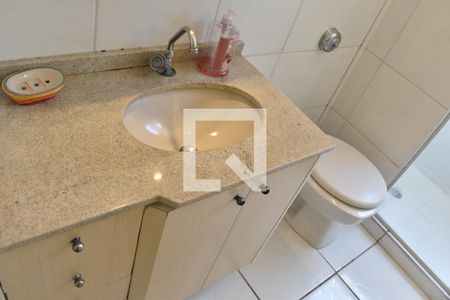 Banheiro de apartamento para alugar com 1 quarto, 36m² em Atuba, Curitiba