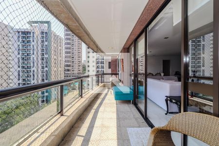 Varanda da Sala de apartamento para alugar com 4 quartos, 225m² em Vila Suzana, São Paulo