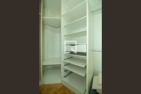 Closet da suíte de apartamento à venda com 4 quartos, 220m² em Independência, Porto Alegre