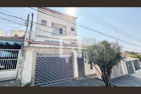 Casa à venda com 269m², 4 quartos e 4 vagas Casa à venda com 269m², 4 quartos e 4 vagasFachada