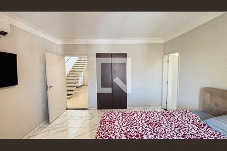 Casa à venda com 269m², 4 quartos e 4 vagas Casa à venda com 269m², 4 quartos e 4 vagasSuite1