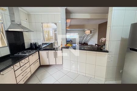 Casa à venda com 269m², 4 quartos e 4 vagas Casa à venda com 269m², 4 quartos e 4 vagasCozinha