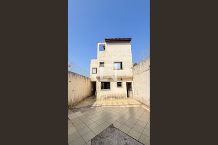 Casa à venda com 269m², 4 quartos e 4 vagas Casa à venda com 269m², 4 quartos e 4 vagasQuintal