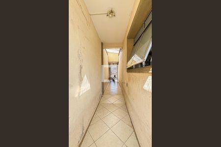 Casa à venda com 269m², 4 quartos e 4 vagas Casa à venda com 269m², 4 quartos e 4 vagasCorredor