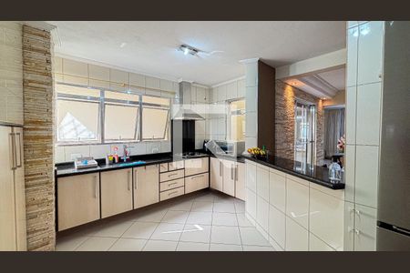 Casa à venda com 269m², 4 quartos e 4 vagas Casa à venda com 269m², 4 quartos e 4 vagasCozinha