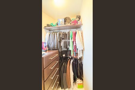 Casa à venda com 269m², 4 quartos e 4 vagas Casa à venda com 269m², 4 quartos e 4 vagasCloset