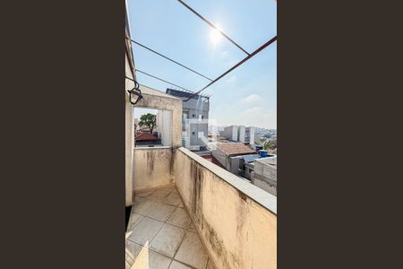 Casa à venda com 269m², 4 quartos e 4 vagas Casa à venda com 269m², 4 quartos e 4 vagasQuarto Varanda