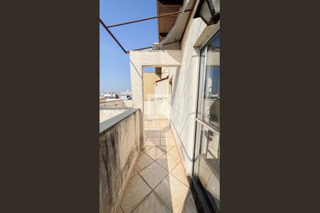 Casa à venda com 269m², 4 quartos e 4 vagas Casa à venda com 269m², 4 quartos e 4 vagasQuarto Varanda