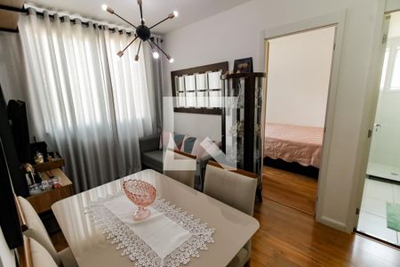 Sala de apartamento para alugar com 2 quartos, 38m² em Paraisópolis, São Paulo