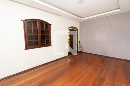 Sala de Estar de casa para alugar com 4 quartos, 360m² em Industrial, Contagem