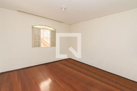 Sala de casa para alugar com 4 quartos, 360m² em Industrial, Contagem