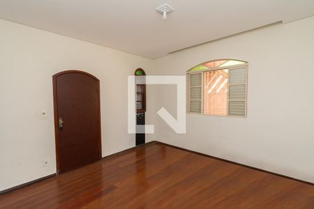 Sala de casa para alugar com 4 quartos, 360m² em Industrial, Contagem