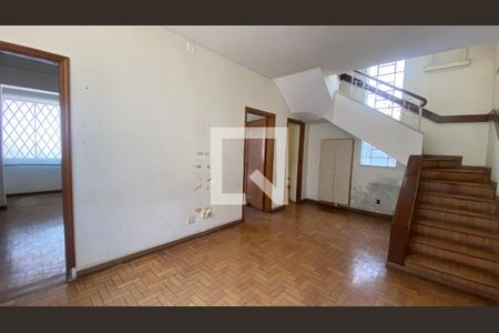 Sala de casa à venda com 8 quartos, 550m² em Barroca, Belo Horizonte