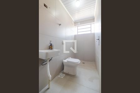 Banheiro de apartamento para alugar com 1 quarto, 40m² em Partenon, Porto Alegre