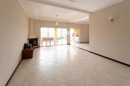 Sala  de casa de condomínio para alugar com 3 quartos, 270m² em Chácaras Silvania, Valinhos