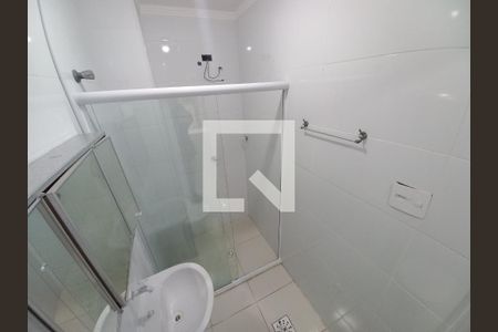 Banheiro de apartamento para alugar com 1 quarto, 36m² em Centro, São Vicente