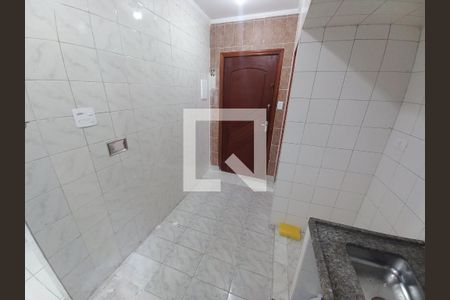 Cozinha de apartamento para alugar com 1 quarto, 36m² em Centro, São Vicente