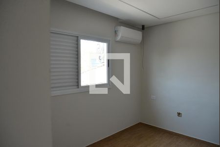 Quarto Suíte 1 de casa para alugar com 2 quartos, 81m² em Jardim das Maravilhas, Santo André