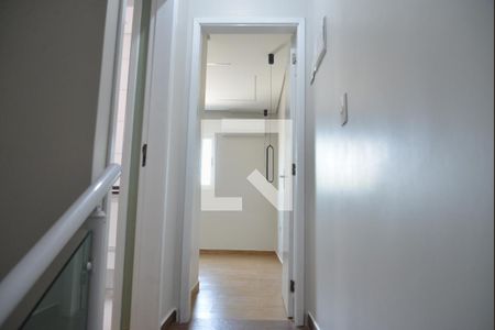 Corredor de casa para alugar com 2 quartos, 81m² em Jardim das Maravilhas, Santo André