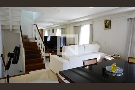 Sala de casa de condomínio para alugar com 4 quartos, 235m² em Freguesia (jacarepaguá), Rio de Janeiro