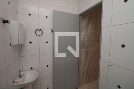 Banheiro de casa para alugar com 1 quarto, 32m² em Vila Antonieta, São Paulo