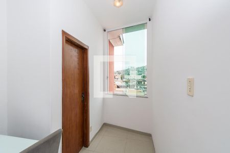 Sala de apartamento para alugar com 2 quartos, 76m² em Manguinhos, Rio de Janeiro