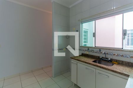 Cozinha de casa para alugar com 1 quarto, 96m² em Jardim Ana Rosa, São Paulo