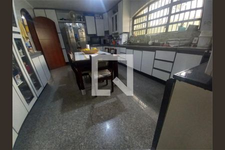 Casa à venda com 4 quartos, 290m² em Jardim Guapira, São Paulo