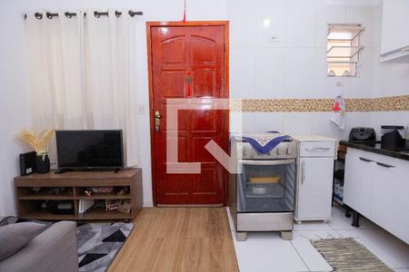 Sala e Cozinha de apartamento para alugar com 2 quartos, 38m² em Vila Araguaia, São Paulo