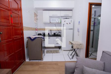 Sala e Cozinha de apartamento para alugar com 2 quartos, 38m² em Vila Araguaia, São Paulo