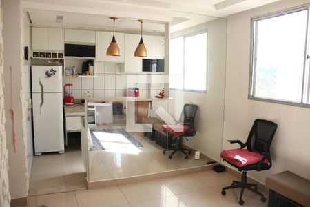 Sala de apartamento à venda com 2 quartos, 48m² em Califórnia, Contagem