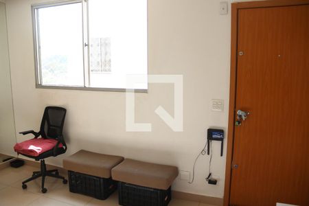 Sala de apartamento à venda com 2 quartos, 48m² em Califórnia, Contagem