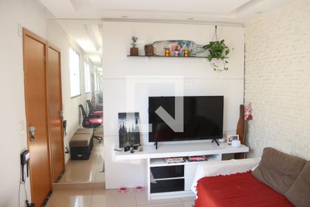 Sala de apartamento à venda com 2 quartos, 48m² em Califórnia, Contagem