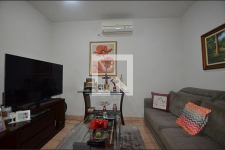 Sala de casa à venda com 2 quartos, 430m² em Irajá, Rio de Janeiro