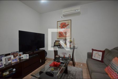 Sala de casa à venda com 2 quartos, 430m² em Irajá, Rio de Janeiro