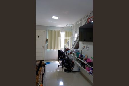 sala de casa de condomínio para alugar com 2 quartos, 72m² em São Pedro, Osasco