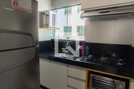 Cozinha de apartamento para alugar com 2 quartos, 46m² em Cabral, Contagem