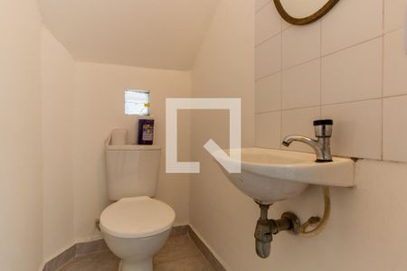 Lavabo de casa para alugar com 4 quartos, 190m² em Quinta da Paineira, São Paulo