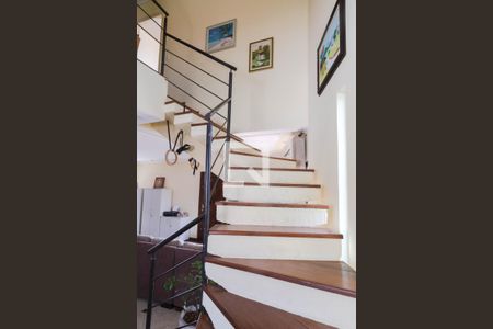 Apartamento à venda com 650m², 4 quartos e 6 vagas Apartamento à venda com 650m², 4 quartos e 6 vagasEscada Quartos