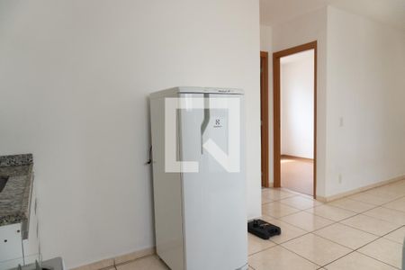 Sala/Cozinha/serviço  de apartamento para alugar com 2 quartos, 44m² em Chácaras Reunidas Santa Terezinha, Contagem